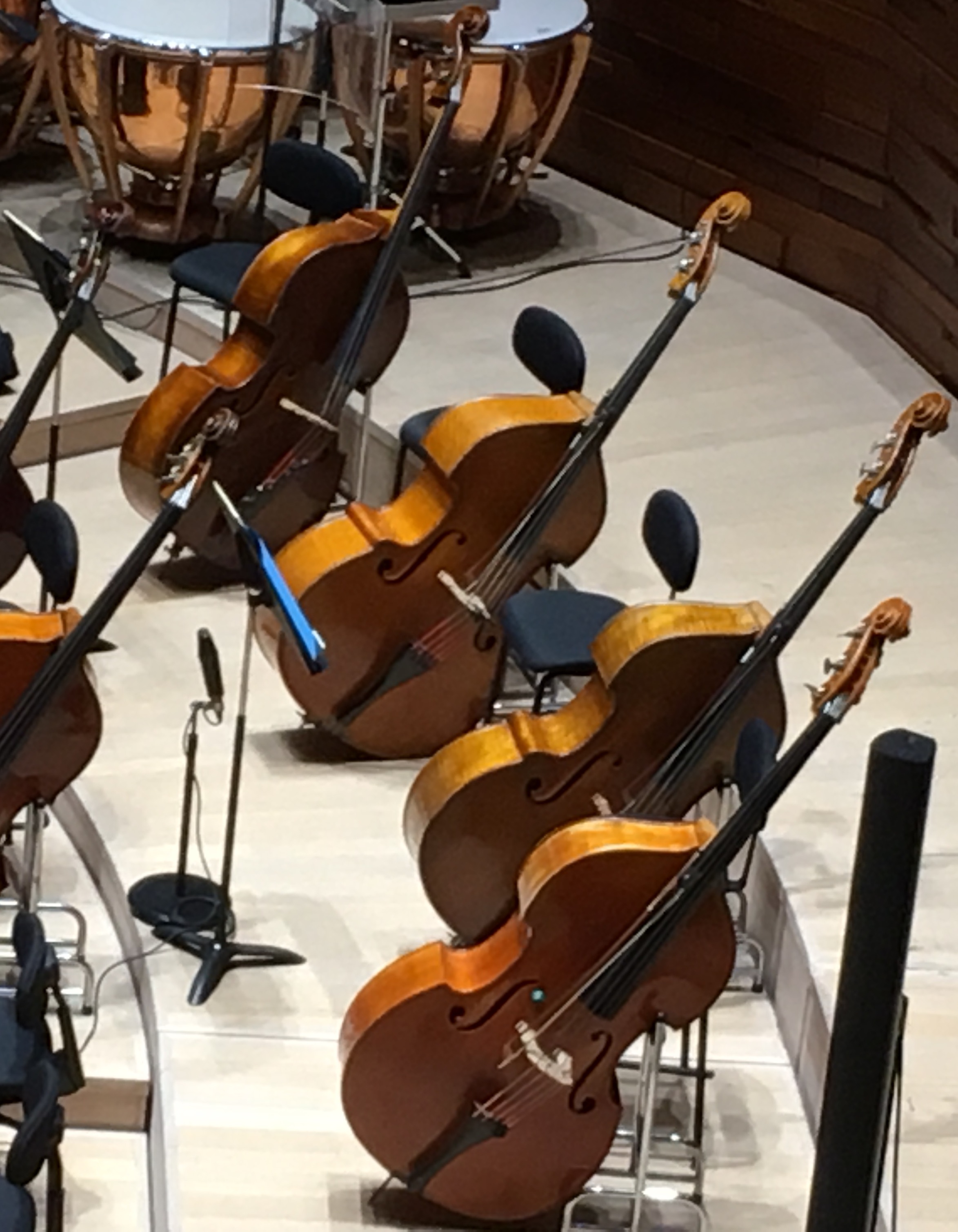 Avant/après : notre mission est de transformer les espaces encombrés en lieux propres et ordonnés, en réemployant et recyclant les objets.