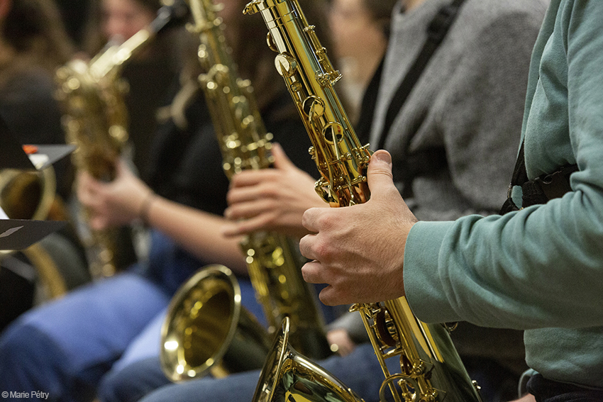 Avant/après : notre mission est de transformer les espaces encombrés en lieux propres et ordonnés, en réemployant et recyclant les objets.